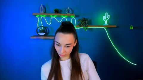 Snapshot of kira_light__ chatting on November 6, 2025, 9:43 am kira_light__ online show from November 6, 2025, 9:43 am