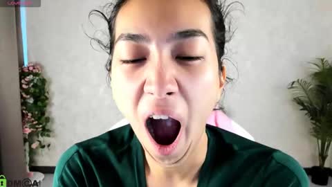 Aura online show from September 26, 2025, 3:43 am