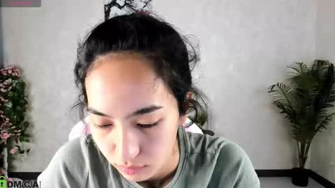 Aura online show from September 29, 2025, 2:49 am