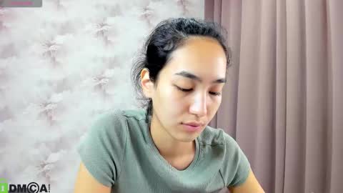 Aura online show from October 1, 2025, 4:07 am