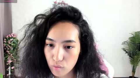 Aura online show from October 27, 2025, 6:50 am