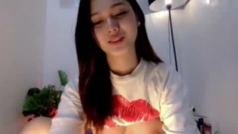 KIRA online show from November 3, 2025, 12:50 pm