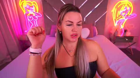 Kira online show from November 24, 2025, 9:36 pm