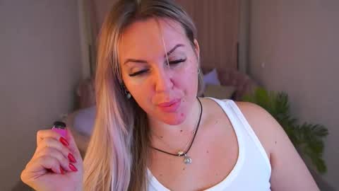 Kira online show from November 27, 2025, 10:23 pm