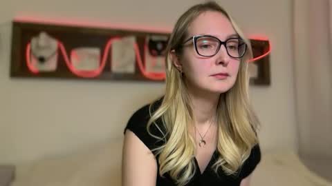 Snapshot of kirafatex chatting on November 14, 2025, 5:22 pm KiraFatex online show from November 14, 2025, 5:22 pm