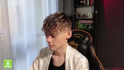 Snapshot of kirill_20_cm chatting on November 9, 2025, 12:14 pm Kirill and Andrey online show from November 9, 2025, 12:14 pm