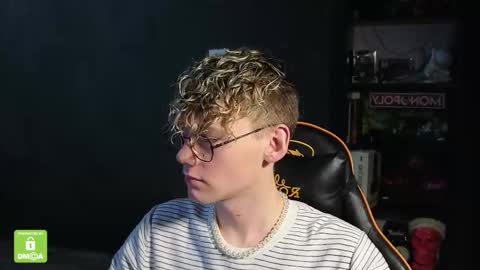 Snapshot of kirill_20_cm chatting on November 28, 2025, 9:23 am Kirill and Andrey online show from November 28, 2025, 9:23 am