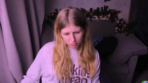 Snapshot of kirraa_ chatting on December 7, 2024, 9:22 pm Kira online show from December 7, 2024, 9:22 pm