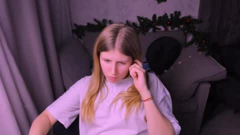 Snapshot of kirraa_ chatting on December 14, 2024, 12:44 am Kira online show from December 14, 2024, 12:44 am