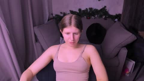 Snapshot of kirraa_ chatting on December 20, 2024, 10:00 pm Kira online show from December 20, 2024, 10:00 pm