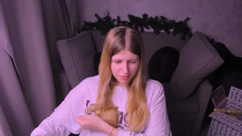 Snapshot of kirraa_ chatting on December 22, 2024, 10:25 pm Kira online show from December 22, 2024, 10:25 pm