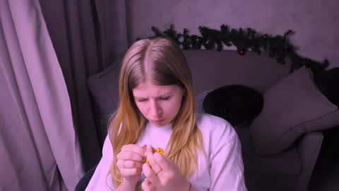 Snapshot of kirraa_ chatting on December 27, 2024, 10:48 pm Kira online show from December 27, 2024, 10:48 pm