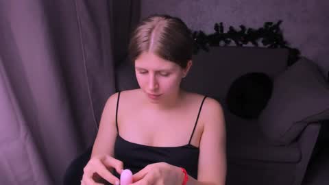 Snapshot of kirraa_ chatting on January 9, 2025, 11:24 pm Kira online show from January 9, 2025, 11:24 pm