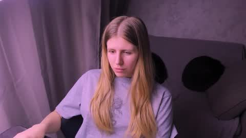 Snapshot of kirraa_ chatting on March 12, 2025, 11:01 pm Kira online show from March 12, 2025, 11:01 pm