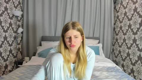 Snapshot of kirraa_ chatting on October 6, 2025, 6:49 pm Kira online show from October 6, 2025, 6:49 pm