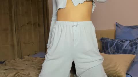 Snapshot of kirraa_ chatting on October 29, 2025, 5:47 pm Kira online show from October 29, 2025, 5:47 pm