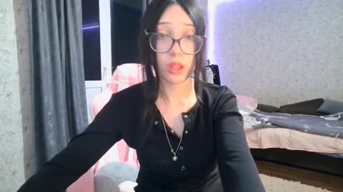 Snapshot of kirstievelasco chatting on October 4, 2025, 6:28 pm Nicole online show from October 4, 2025, 6:28 pm