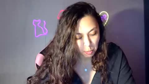 kiss_ameliaa online show from February 25, 2025, 6:09 pm