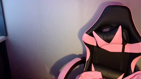 kiss_ameliaa online show from March 11, 2025, 11:33 am