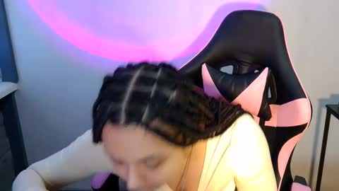 kiss_ameliaa online show from March 12, 2025, 8:51 am