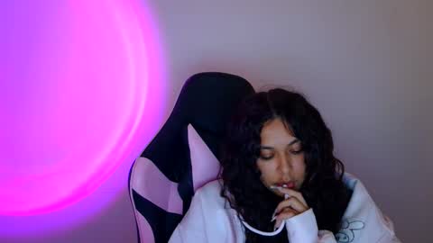 kiss_ameliaa online show from October 16, 2025, 9:21 am