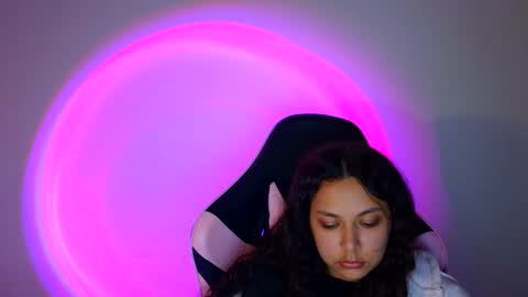 kiss_ameliaa online show from October 17, 2025, 7:33 am