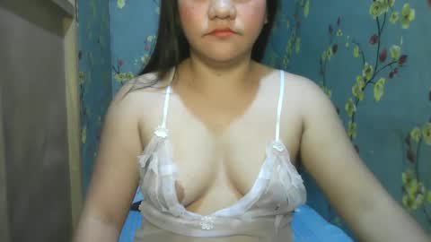 Snapshot of kiss_me_loves chatting on December 11, 2024, 2:19 am kiss_me_loves online show from December 11, 2024, 2:19 am