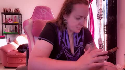 kissica online show from November 11, 2025, 7:52 am