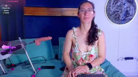 Kissing Company online show from November 18, 2025, 3:23 am