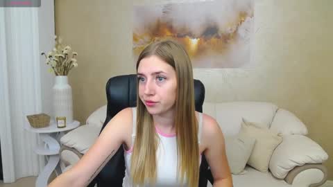 Snapshot of kissme_now chatting on September 19, 2025, 11:33 am kissme_now online show from September 19, 2025, 11:33 am