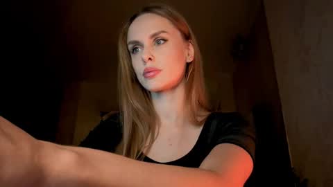 Snapshot of kissnova_ chatting on September 27, 2025, 8:14 pm Emma online show from September 27, 2025, 8:14 pm