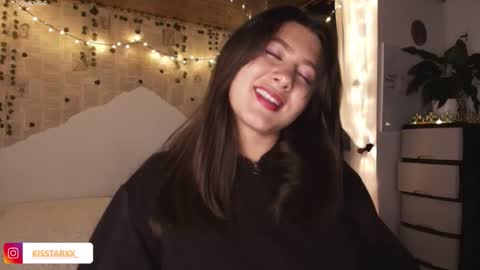 Snapshot of kisstarxxx chatting on November 7, 2025, 4:34 am Helena and Brad online show from November 7, 2025, 4:34 am