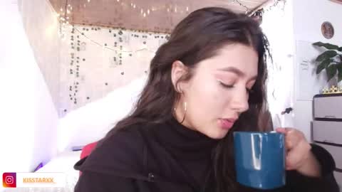 Snapshot of kisstarxxx chatting on November 7, 2025, 7:47 pm Helena and Brad online show from November 7, 2025, 7:47 pm