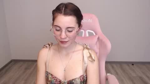 Snapshot of kisulya_meow246 chatting on October 14, 2025, 2:18 pm Vikki Rose online show from October 14, 2025, 2:18 pm