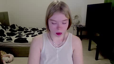 Snapshot of kitten_jenny01 chatting on December 7, 2024, 10:12 am Jennyblonde and Emmabrunette online show from December 7, 2024, 10:12 am