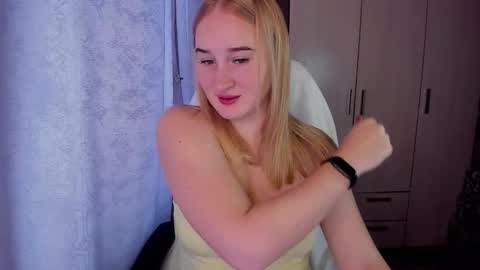 Snapshot of kitten_sun chatting on October 12, 2025, 2:54 am kitten_sun online show from October 12, 2025, 2:54 am