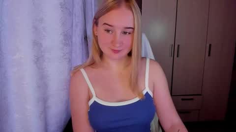 Snapshot of kitten_sun chatting on October 18, 2025, 2:36 am kitten_sun online show from October 18, 2025, 2:36 am