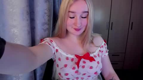 Snapshot of kitten_sun chatting on October 29, 2025, 2:14 am kitten_sun online show from October 29, 2025, 2:14 am