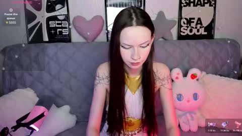 Kitti online show from November 23, 2025, 3:01 pm