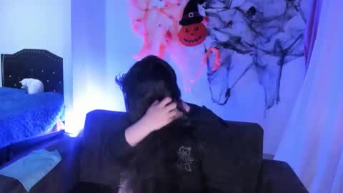 kitty__chs online show from November 20, 2025, 11:10 am