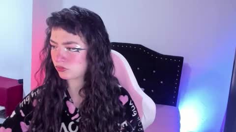 Snapshot of kitty__chs chatting on December 18, 2025, 11:27 am kitty__chs online show from December 18, 2025, 11:27 am