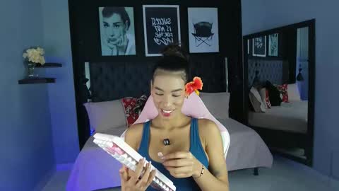 Snapshot of kitty_collins_ chatting on November 23, 2025, 11:32 am Kitty online show from November 23, 2025, 11:32 am