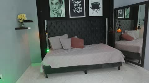 Snapshot of kitty_collins_ chatting on November 28, 2025, 11:35 am Kitty online show from November 28, 2025, 11:35 am