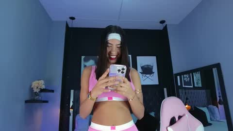 Snapshot of kitty_collins_ chatting on December 3, 2025, 12:03 pm Kitty online show from December 3, 2025, 12:03 pm