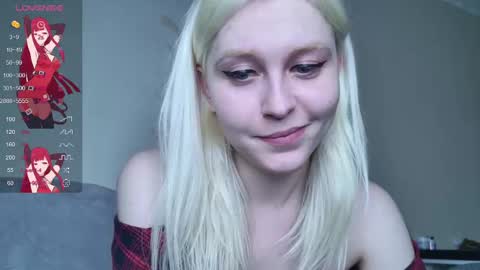 Snapshot of kitty_dora chatting on March 8, 2025, 2:19 pm Evelyn online show from March 8, 2025, 2:19 pm