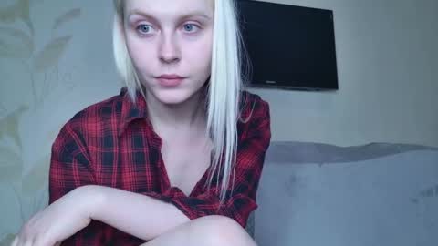 Snapshot of kitty_dora chatting on March 9, 2025, 11:36 am Evelyn online show from March 9, 2025, 11:36 am