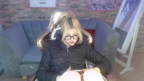 kitty_fox_b online show from March 7, 2025, 3:49 pm