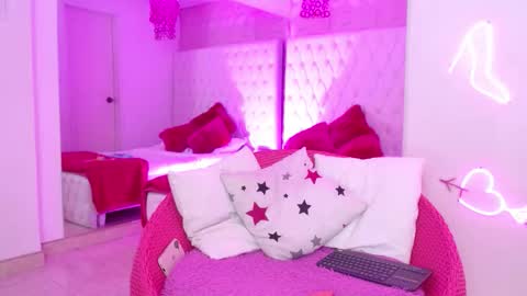 Snapshot of kitty_madness chatting on December 3, 2025, 2:59 pm KITTY online show from December 3, 2025, 2:59 pm