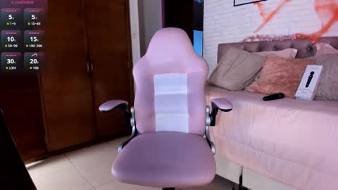 Snapshot of kitty_pam chatting on October 28, 2025, 8:44 pm Kitty online show from October 28, 2025, 8:44 pm