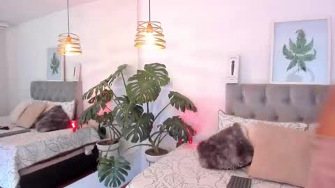 Snapshot of kitty_pam chatting on November 18, 2025, 9:08 pm Kitty online show from November 18, 2025, 9:08 pm